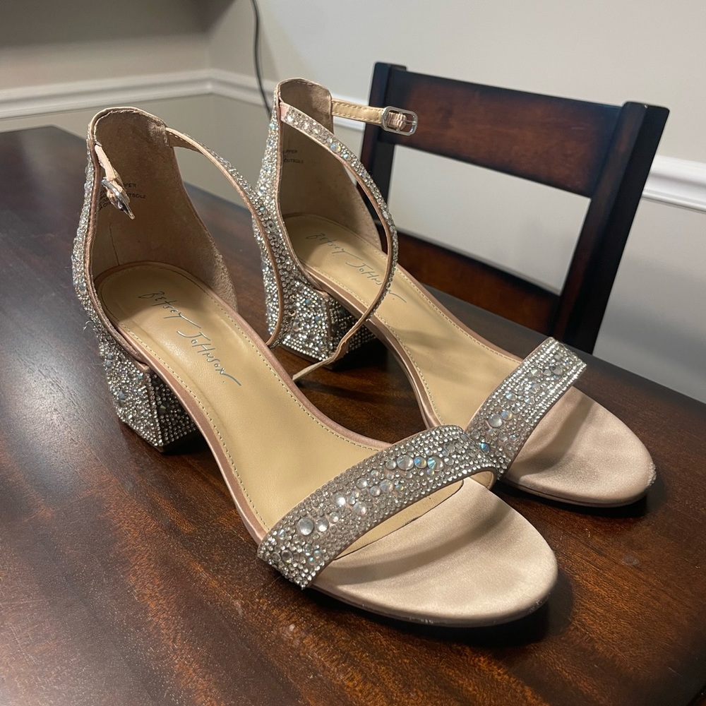 Betsey Johnson SB-MARI CHAMPAGNE Heels Size 8.5